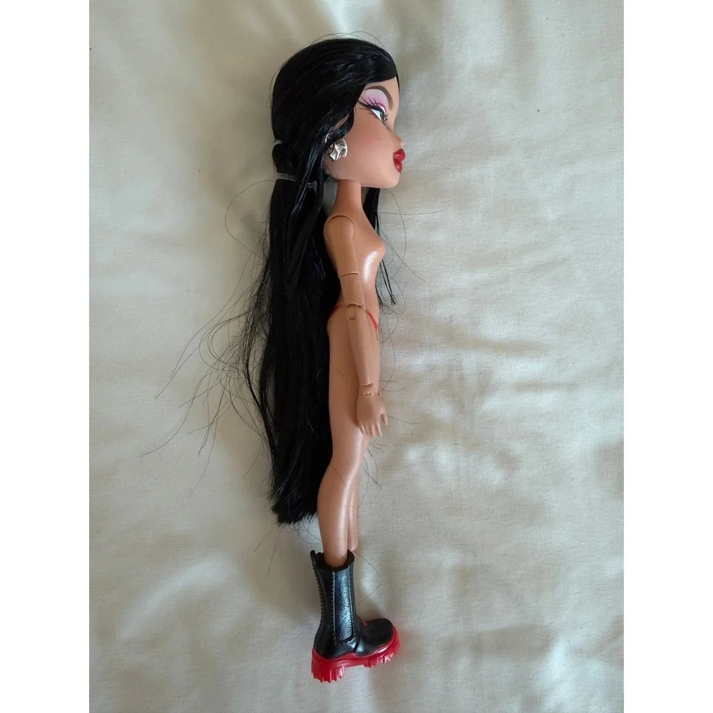 Bratz Jade Doll MGA Entertainment 2001 Long Black Hair Missing Foot for Parts